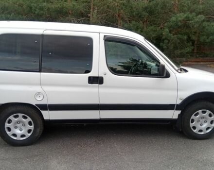 Белый Пежо Partner, объемом двигателя 1.4 л и пробегом 245 тыс. км за 4300 $, фото 5 на Automoto.ua