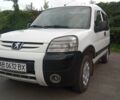 Белый Пежо Partner, объемом двигателя 1.4 л и пробегом 245 тыс. км за 4300 $, фото 1 на Automoto.ua