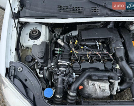 Білий Пежо Partner, об'ємом двигуна 1.6 л та пробігом 442 тис. км за 4750 $, фото 31 на Automoto.ua