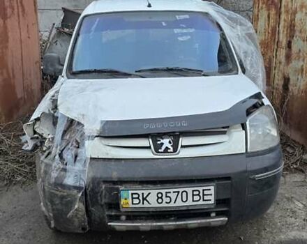 Белый Пежо Partner, объемом двигателя 1.6 л и пробегом 280 тыс. км за 2400 $, фото 1 на Automoto.ua