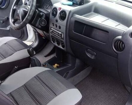 Белый Пежо Partner, объемом двигателя 1.4 л и пробегом 245 тыс. км за 4900 $, фото 12 на Automoto.ua