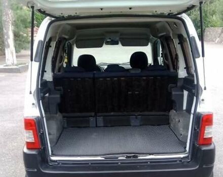 Белый Пежо Partner, объемом двигателя 1.4 л и пробегом 245 тыс. км за 4900 $, фото 11 на Automoto.ua