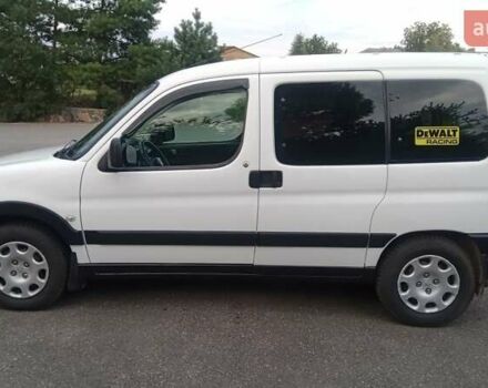 Белый Пежо Partner, объемом двигателя 1.4 л и пробегом 245 тыс. км за 4900 $, фото 3 на Automoto.ua