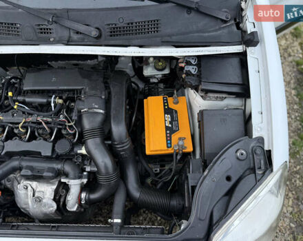 Білий Пежо Partner, об'ємом двигуна 1.6 л та пробігом 442 тис. км за 4750 $, фото 32 на Automoto.ua