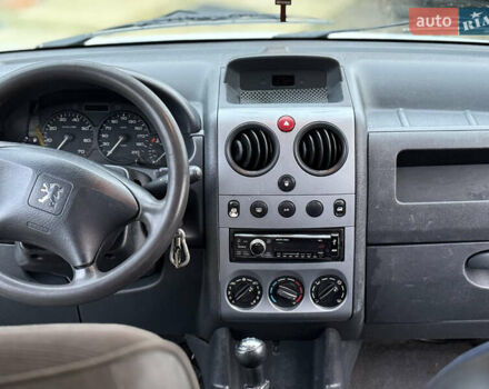 Білий Пежо Partner, об'ємом двигуна 1.6 л та пробігом 442 тис. км за 4750 $, фото 26 на Automoto.ua