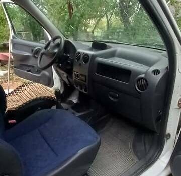 Белый Пежо Partner, объемом двигателя 1.56 л и пробегом 256 тыс. км за 3500 $, фото 3 на Automoto.ua