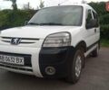 Белый Пежо Partner, объемом двигателя 1.4 л и пробегом 245 тыс. км за 4900 $, фото 5 на Automoto.ua