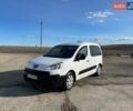 Белый Пежо Partner, объемом двигателя 1.6 л и пробегом 286 тыс. км за 3999 $, фото 1 на Automoto.ua