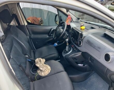 Белый Пежо Partner, объемом двигателя 1.6 л и пробегом 388 тыс. км за 4800 $, фото 3 на Automoto.ua