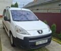 Белый Пежо Partner, объемом двигателя 1.6 л и пробегом 166 тыс. км за 5300 $, фото 1 на Automoto.ua