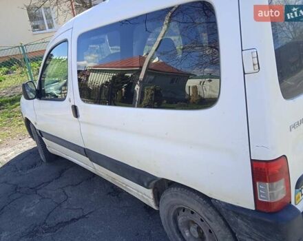 Белый Пежо Partner, объемом двигателя 1.6 л и пробегом 310 тыс. км за 3599 $, фото 4 на Automoto.ua