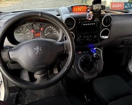 Белый Пежо Partner, объемом двигателя 1.6 л и пробегом 265 тыс. км за 5500 $, фото 3 на Automoto.ua