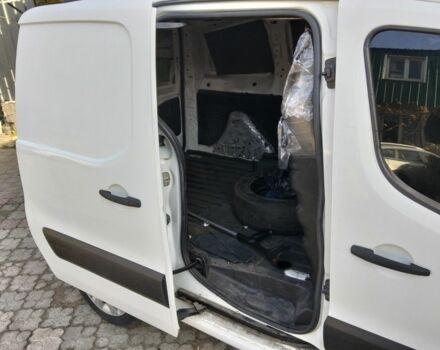 Белый Пежо Partner, объемом двигателя 1.6 л и пробегом 388 тыс. км за 4800 $, фото 5 на Automoto.ua