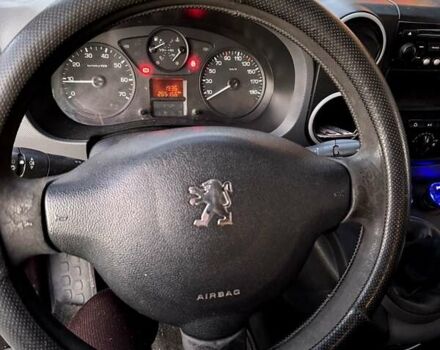 Белый Пежо Partner, объемом двигателя 1.6 л и пробегом 265 тыс. км за 5500 $, фото 4 на Automoto.ua