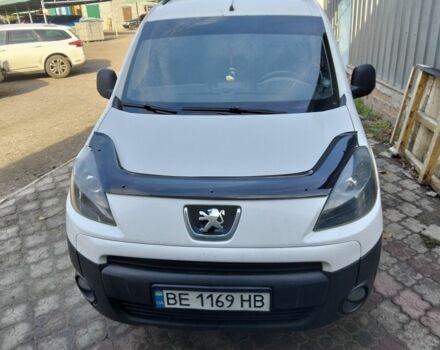 Белый Пежо Partner, объемом двигателя 1.6 л и пробегом 388 тыс. км за 4800 $, фото 1 на Automoto.ua