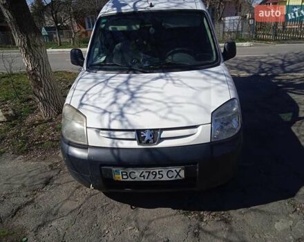 Белый Пежо Partner, объемом двигателя 1.6 л и пробегом 310 тыс. км за 3599 $, фото 1 на Automoto.ua