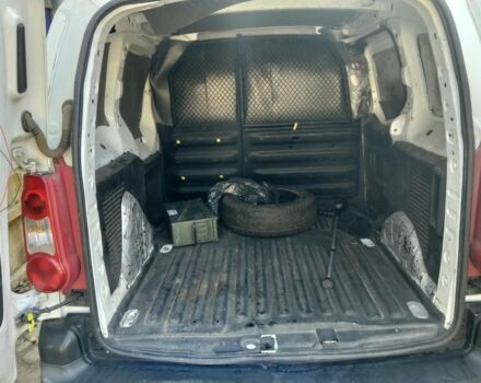 Белый Пежо Partner, объемом двигателя 1.6 л и пробегом 388 тыс. км за 4800 $, фото 6 на Automoto.ua