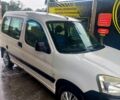 Белый Пежо Partner, объемом двигателя 1.6 л и пробегом 260 тыс. км за 3800 $, фото 9 на Automoto.ua