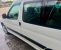 Белый Пежо Partner, объемом двигателя 1.6 л и пробегом 260 тыс. км за 3800 $, фото 2 на Automoto.ua