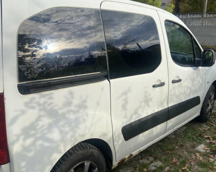 Белый Пежо Partner, объемом двигателя 1.56 л и пробегом 250 тыс. км за 5100 $, фото 3 на Automoto.ua