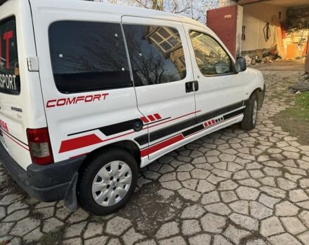 Белый Пежо Partner, объемом двигателя 1.6 л и пробегом 250 тыс. км за 4300 $, фото 3 на Automoto.ua