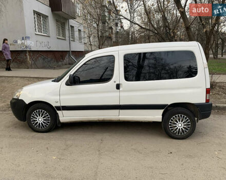 Белый Пежо Partner, объемом двигателя 1.56 л и пробегом 177 тыс. км за 4700 $, фото 3 на Automoto.ua