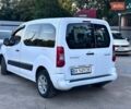 Белый Пежо Partner, объемом двигателя 1.6 л и пробегом 340 тыс. км за 4200 $, фото 7 на Automoto.ua