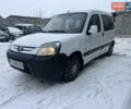 Белый Пежо Partner, объемом двигателя 1.6 л и пробегом 231 тыс. км за 2999 $, фото 1 на Automoto.ua