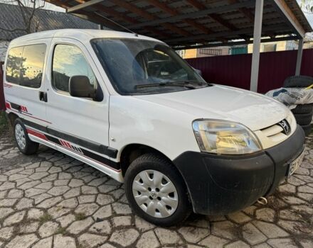 Белый Пежо Partner, объемом двигателя 1.6 л и пробегом 250 тыс. км за 4300 $, фото 1 на Automoto.ua