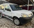 Белый Пежо Partner, объемом двигателя 1.6 л и пробегом 250 тыс. км за 4300 $, фото 1 на Automoto.ua