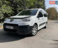 Белый Пежо Partner, объемом двигателя 1.56 л и пробегом 230 тыс. км за 5900 $, фото 1 на Automoto.ua