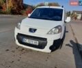 Белый Пежо Partner, объемом двигателя 1.6 л и пробегом 413 тыс. км за 4800 $, фото 1 на Automoto.ua