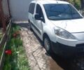 Белый Пежо Partner, объемом двигателя 1.6 л и пробегом 235 тыс. км за 4700 $, фото 1 на Automoto.ua