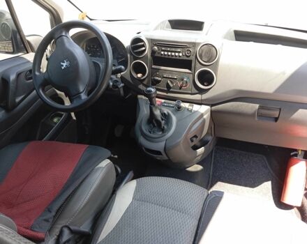 Белый Пежо Partner, объемом двигателя 1.6 л и пробегом 222 тыс. км за 5300 $, фото 8 на Automoto.ua