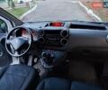 Белый Пежо Partner, объемом двигателя 1.6 л и пробегом 248 тыс. км за 5300 $, фото 2 на Automoto.ua