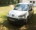 Белый Пежо Partner, объемом двигателя 1.6 л и пробегом 328 тыс. км за 5000 $, фото 1 на Automoto.ua