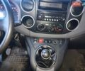 Белый Пежо Partner, объемом двигателя 1.6 л и пробегом 248 тыс. км за 5300 $, фото 4 на Automoto.ua