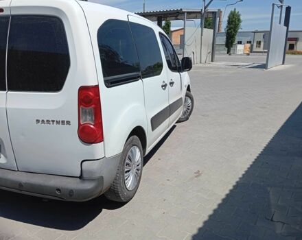 Белый Пежо Partner, объемом двигателя 1.6 л и пробегом 222 тыс. км за 5300 $, фото 4 на Automoto.ua