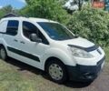 Белый Пежо Partner, объемом двигателя 1.6 л и пробегом 300 тыс. км за 4800 $, фото 1 на Automoto.ua
