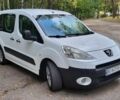 Белый Пежо Partner, объемом двигателя 1.56 л и пробегом 302 тыс. км за 6000 $, фото 1 на Automoto.ua