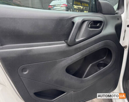 Білий Пежо Partner, об'ємом двигуна 1.6 л та пробігом 422 тис. км за 7000 $, фото 6 на Automoto.ua