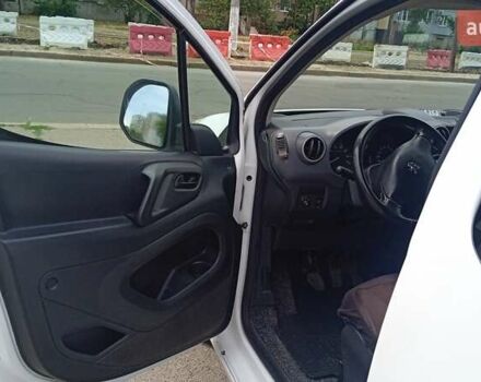 Белый Пежо Partner, объемом двигателя 1.56 л и пробегом 294 тыс. км за 4100 $, фото 22 на Automoto.ua