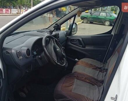 Белый Пежо Partner, объемом двигателя 1.56 л и пробегом 294 тыс. км за 4100 $, фото 7 на Automoto.ua