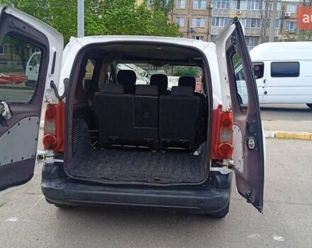 Белый Пежо Partner, объемом двигателя 1.56 л и пробегом 294 тыс. км за 4100 $, фото 9 на Automoto.ua