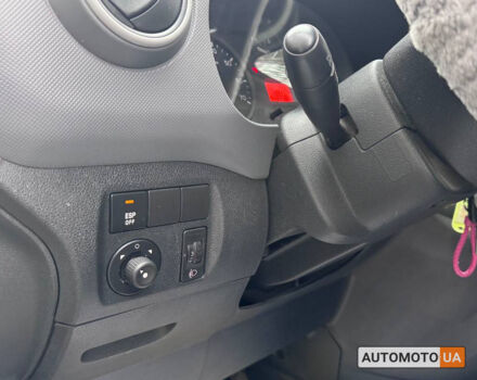 Білий Пежо Partner, об'ємом двигуна 1.6 л та пробігом 422 тис. км за 7000 $, фото 9 на Automoto.ua