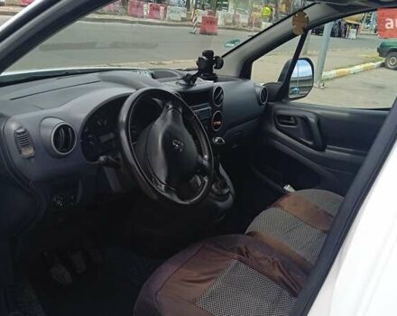 Белый Пежо Partner, объемом двигателя 1.56 л и пробегом 294 тыс. км за 4100 $, фото 23 на Automoto.ua