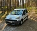 Белый Пежо Partner, объемом двигателя 1.6 л и пробегом 312 тыс. км за 5200 $, фото 1 на Automoto.ua