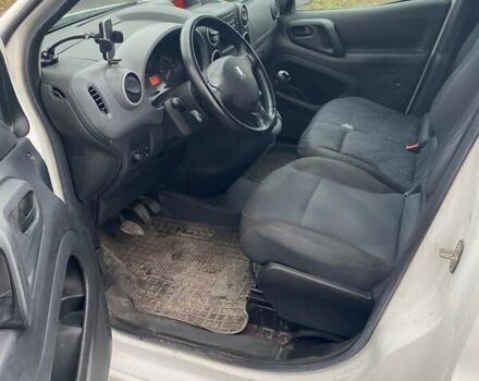 Белый Пежо Partner, объемом двигателя 1.6 л и пробегом 320 тыс. км за 5393 $, фото 6 на Automoto.ua