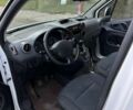 Белый Пежо Partner, объемом двигателя 1.56 л и пробегом 300 тыс. км за 5450 $, фото 4 на Automoto.ua