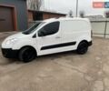 Белый Пежо Partner, объемом двигателя 1.6 л и пробегом 335 тыс. км за 4600 $, фото 1 на Automoto.ua